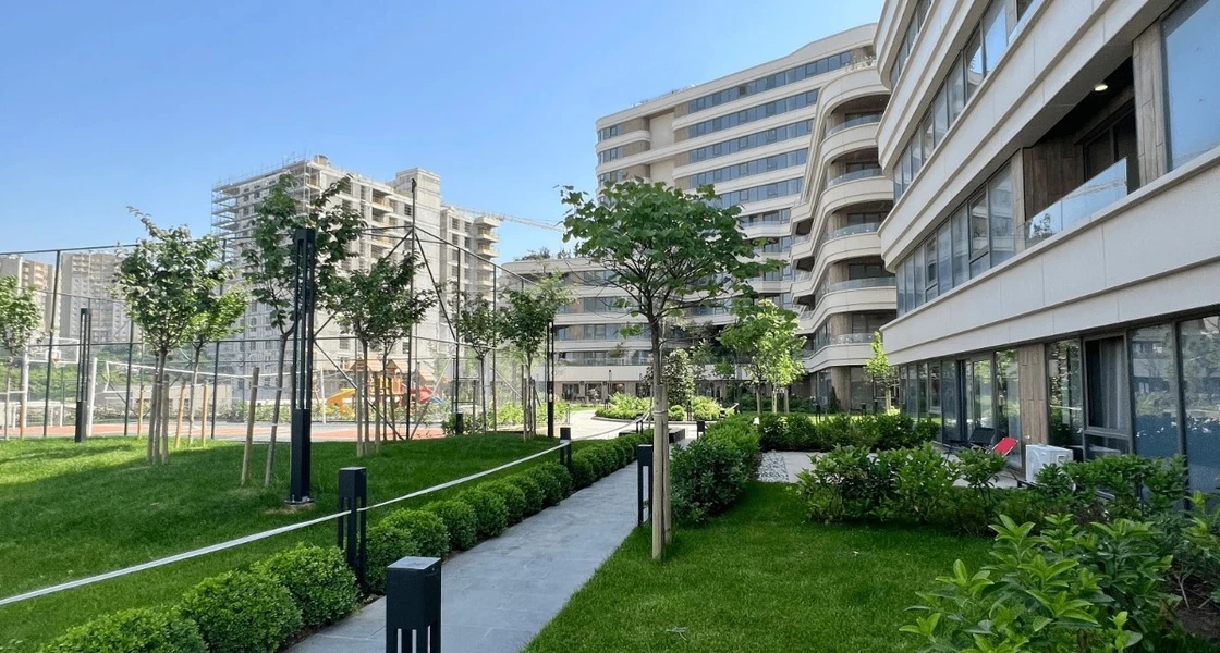 Asian Istanbul Apartments - Financial District -Large communal exterior spaces