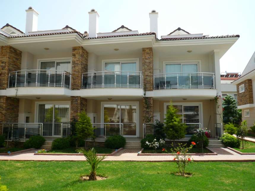 Calis Penthouse Near The Beach - Well-tended gardens