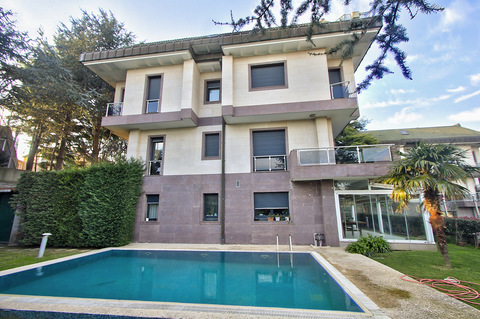 Bosphorus View Istanbul Villa - Private outdoor pool