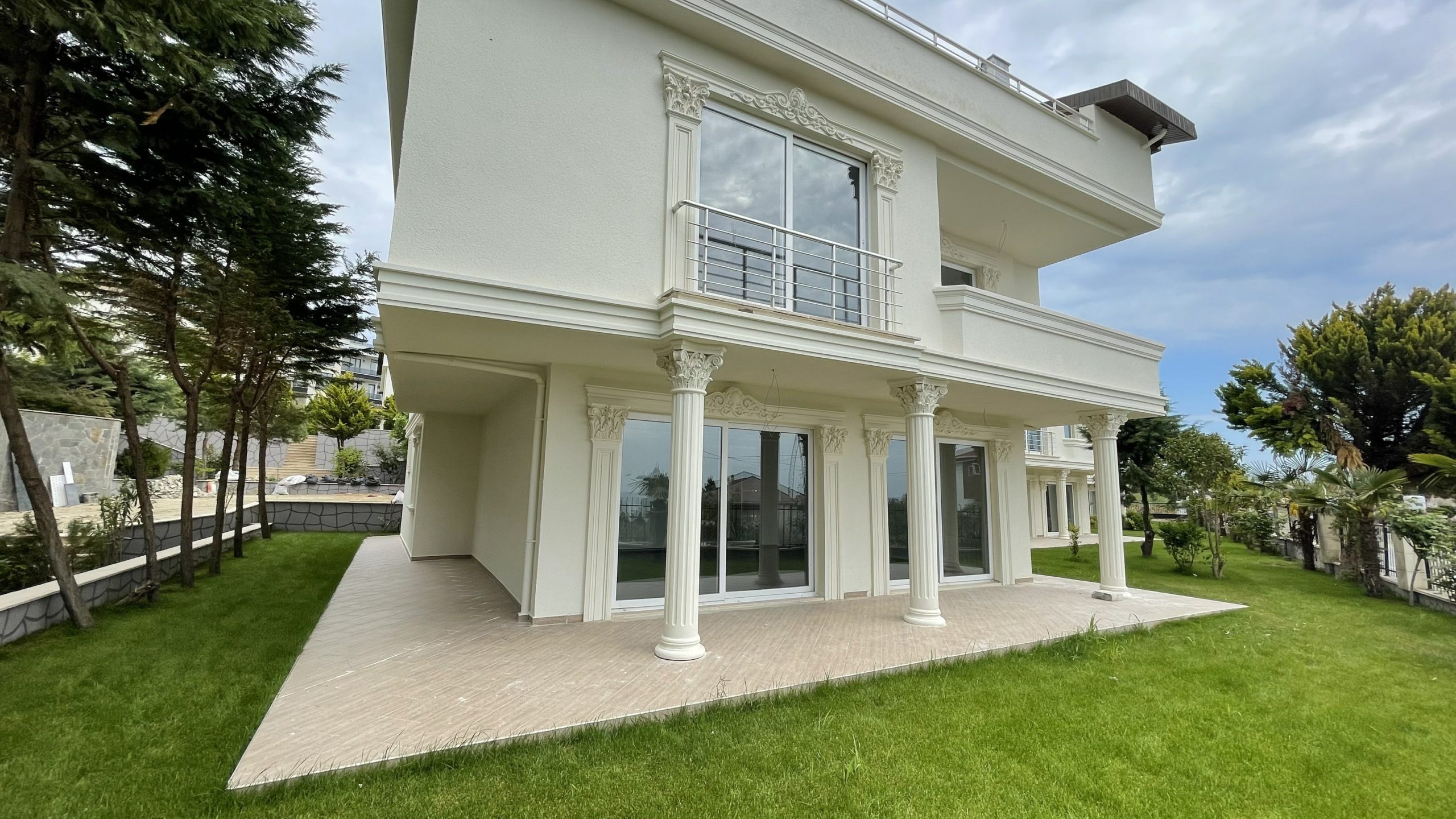 Sea View Luxury Istanbul Villas - Ample outdoor living space