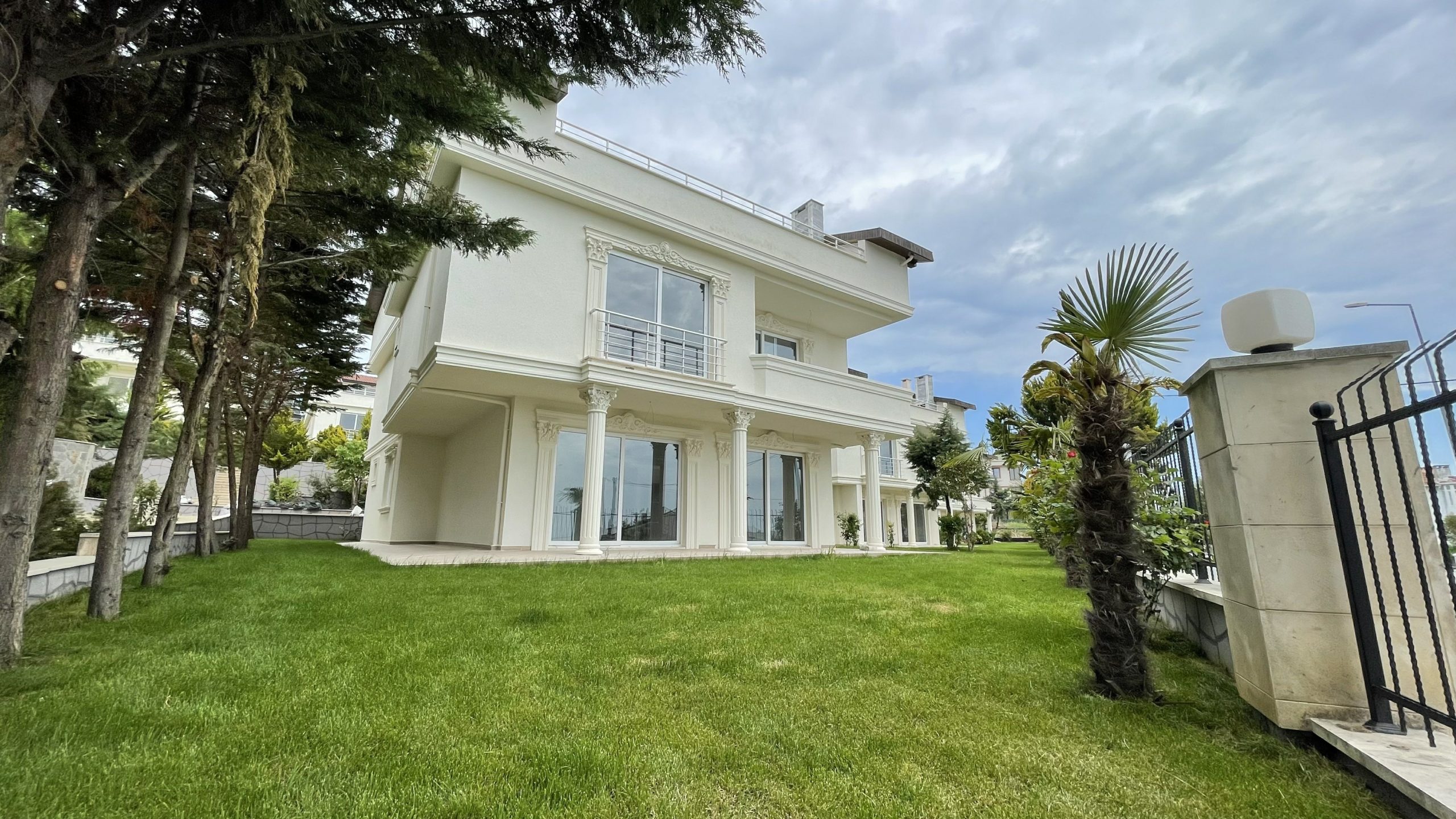 New Sea View Istanbul Villas - Private gardens