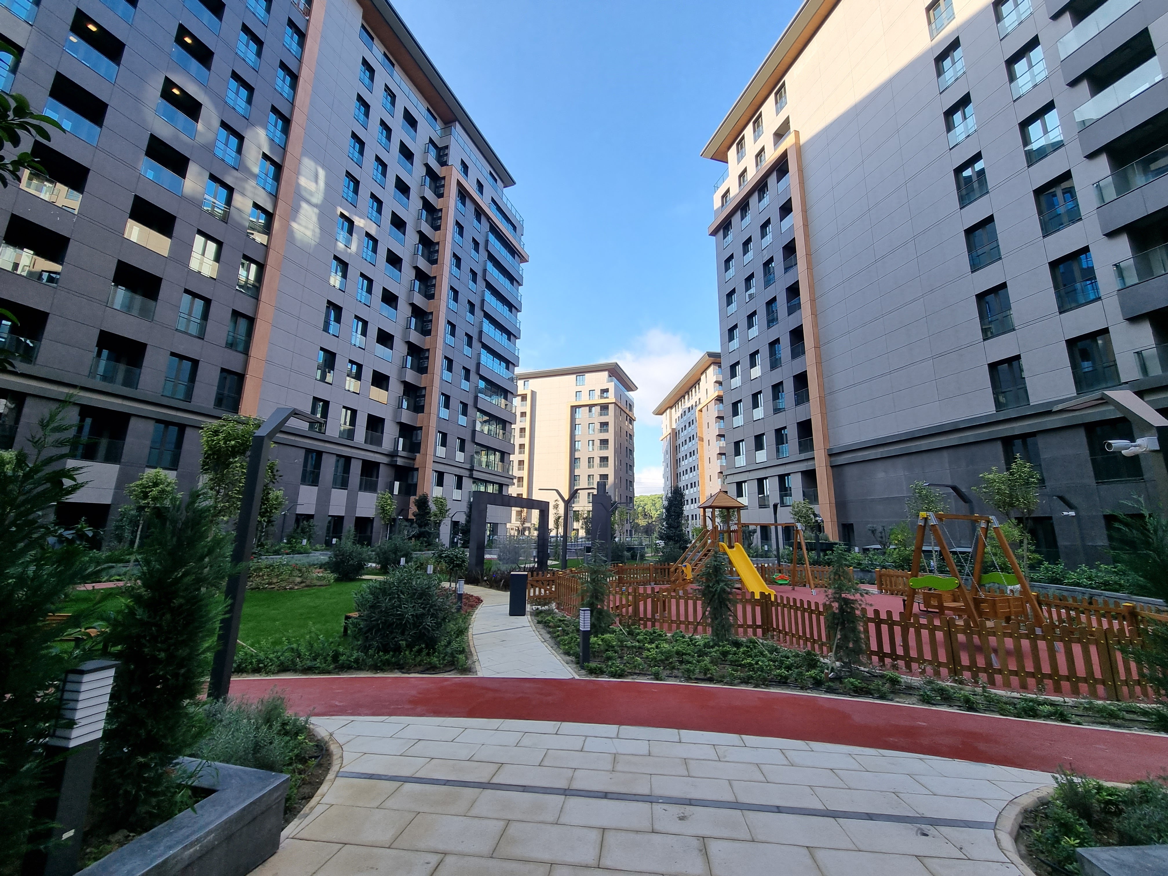 Istanbul City Centre Luxury Apartments - Communal Gardens