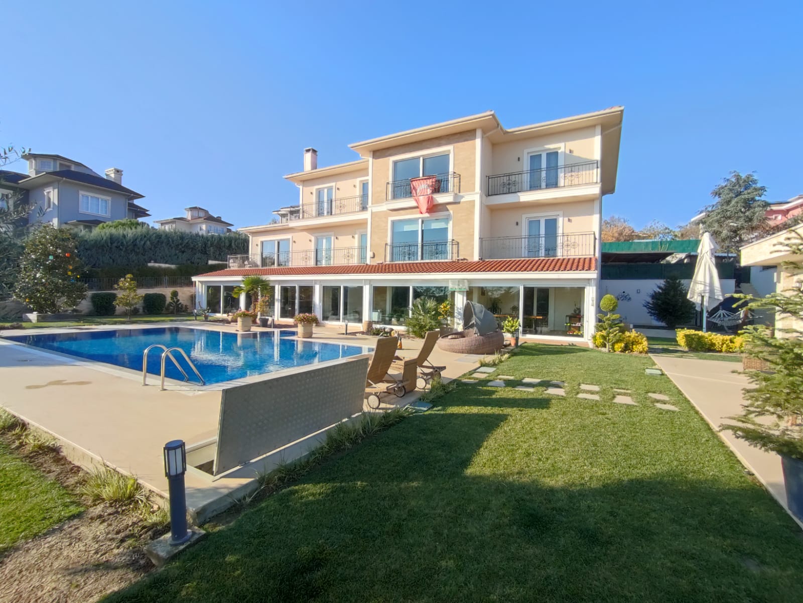12-Bed Luxury Istanbul Villa - Triplex family villa