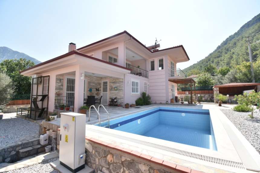 4-Bed Modern Uzumlu Villa - Private swimming pool