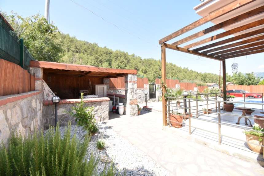 4-Bed Modern Uzumlu Villa - Very private gardens