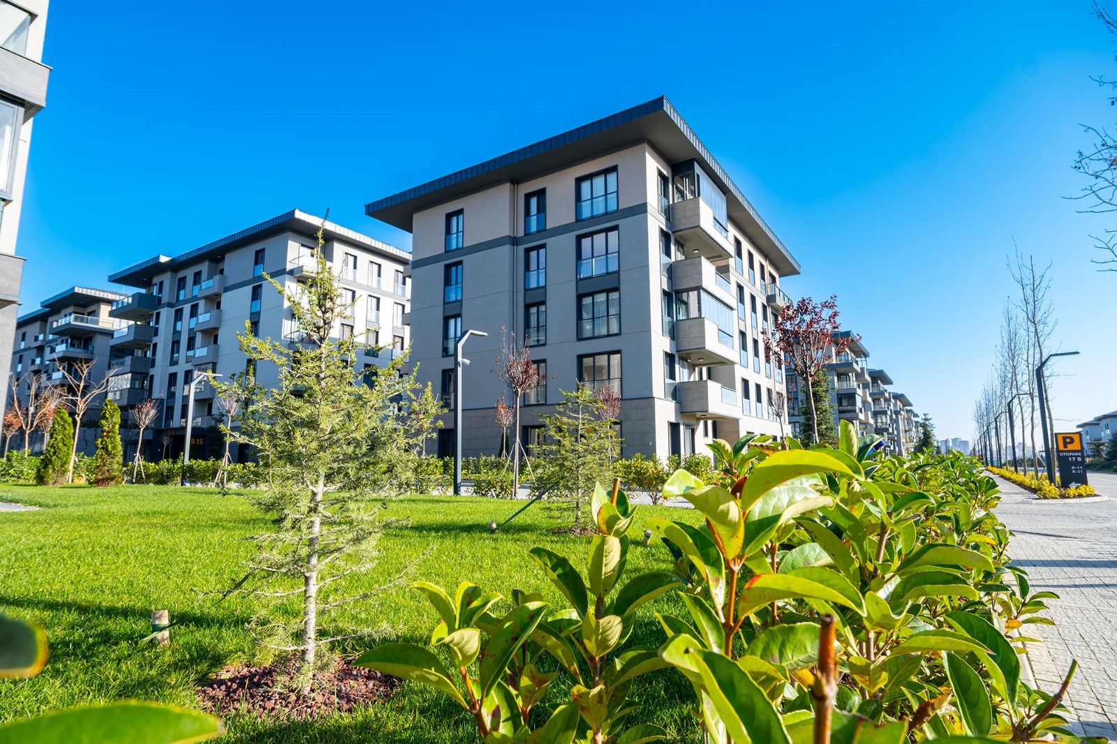 Luxury Istanbul Apartments For Sale - Lush landscaped gardens