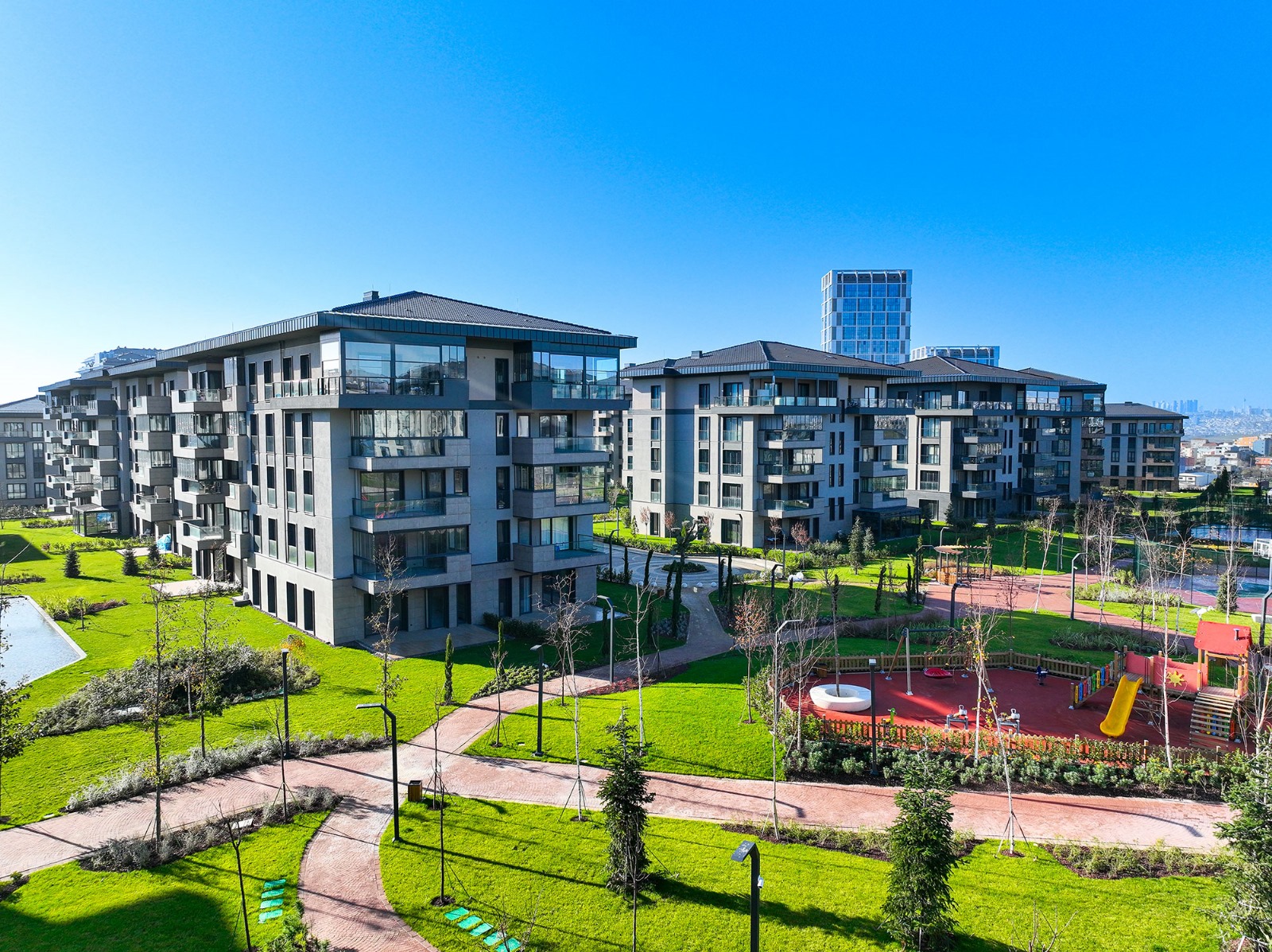 Ready-To-Move-In Istanbul Property For Sale - Main view of beautiful complex