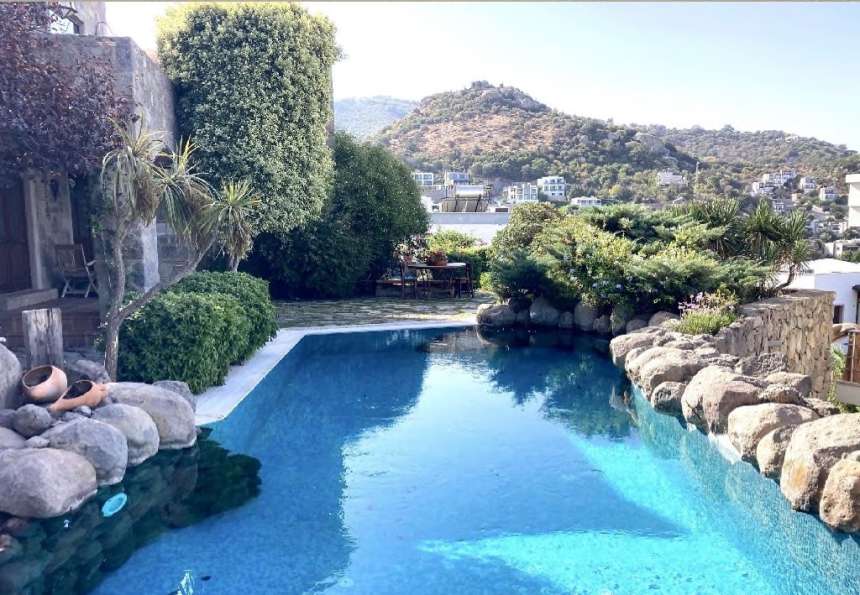 Bodrum-Yalikavak-stone-villa-for-sale- Stunning Settings 