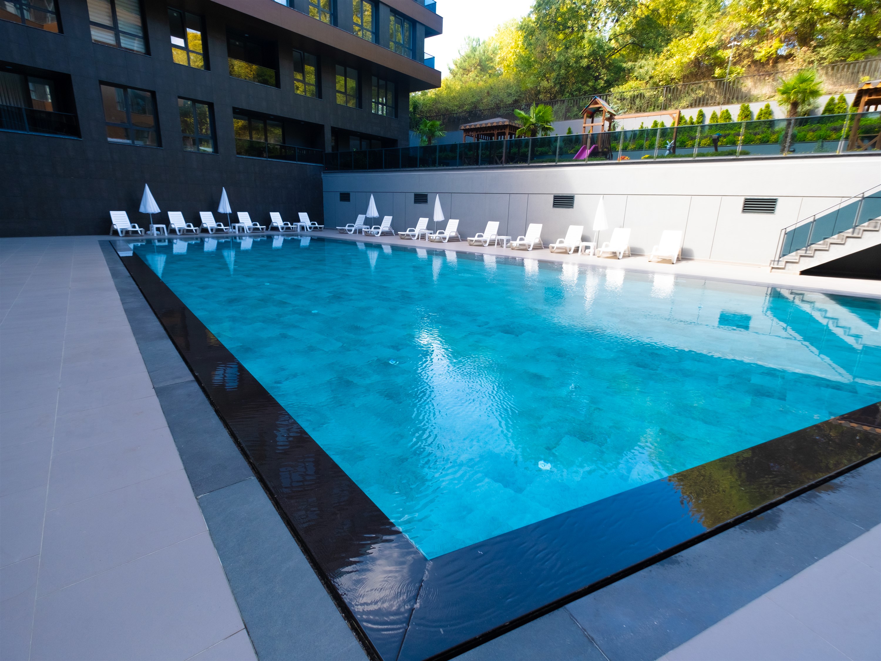 Istanbul Luxury Apartment For Sale - Large shared swimming pool