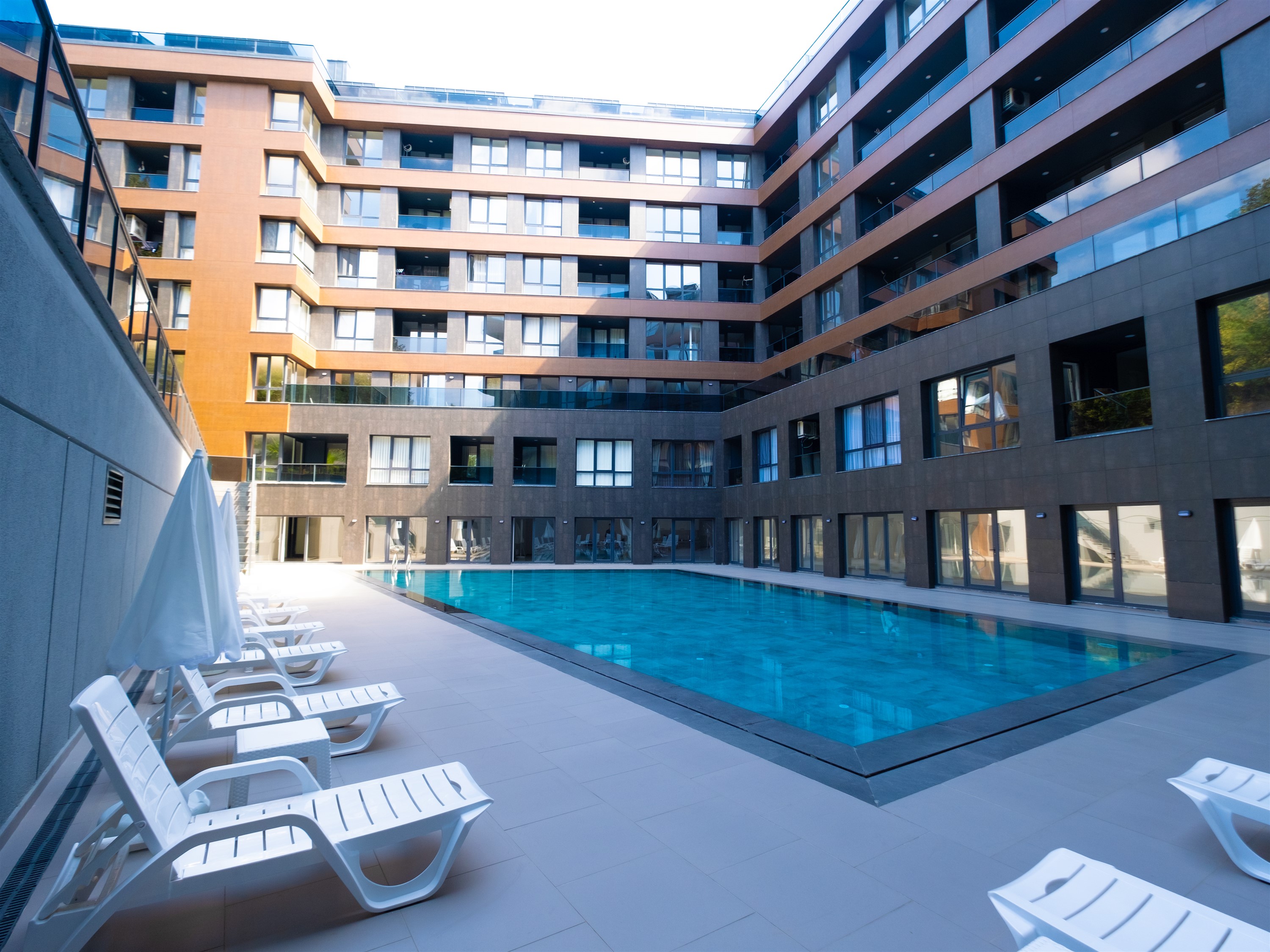 Istanbul Luxury Apartment For Sale - Gorgeous sun terraces encompassing the pool 