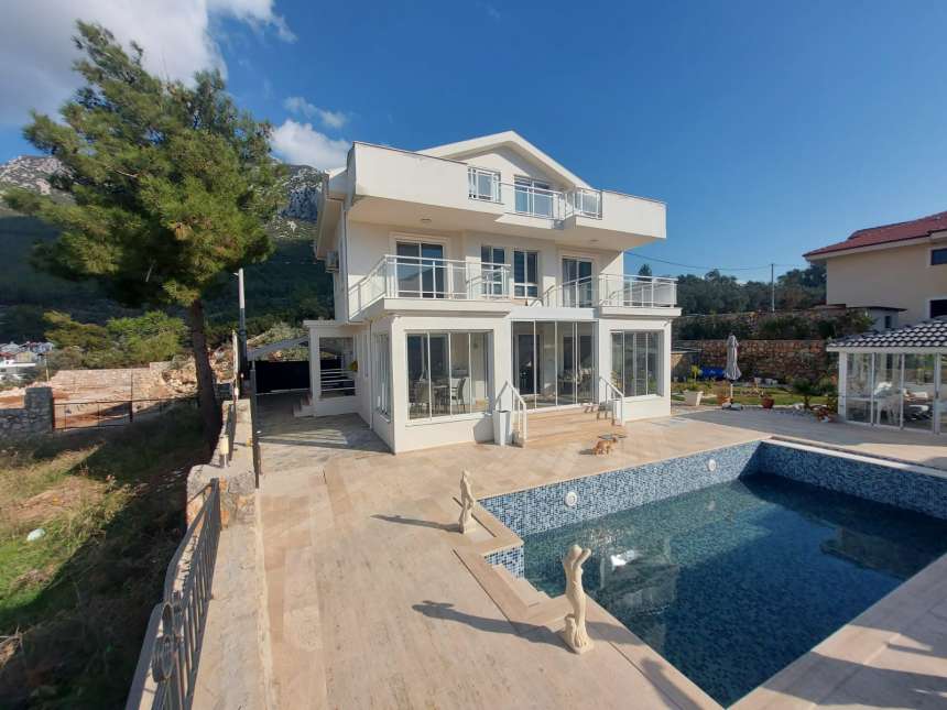 Modern 4-Bed Uzumlu Villa-Private Pool