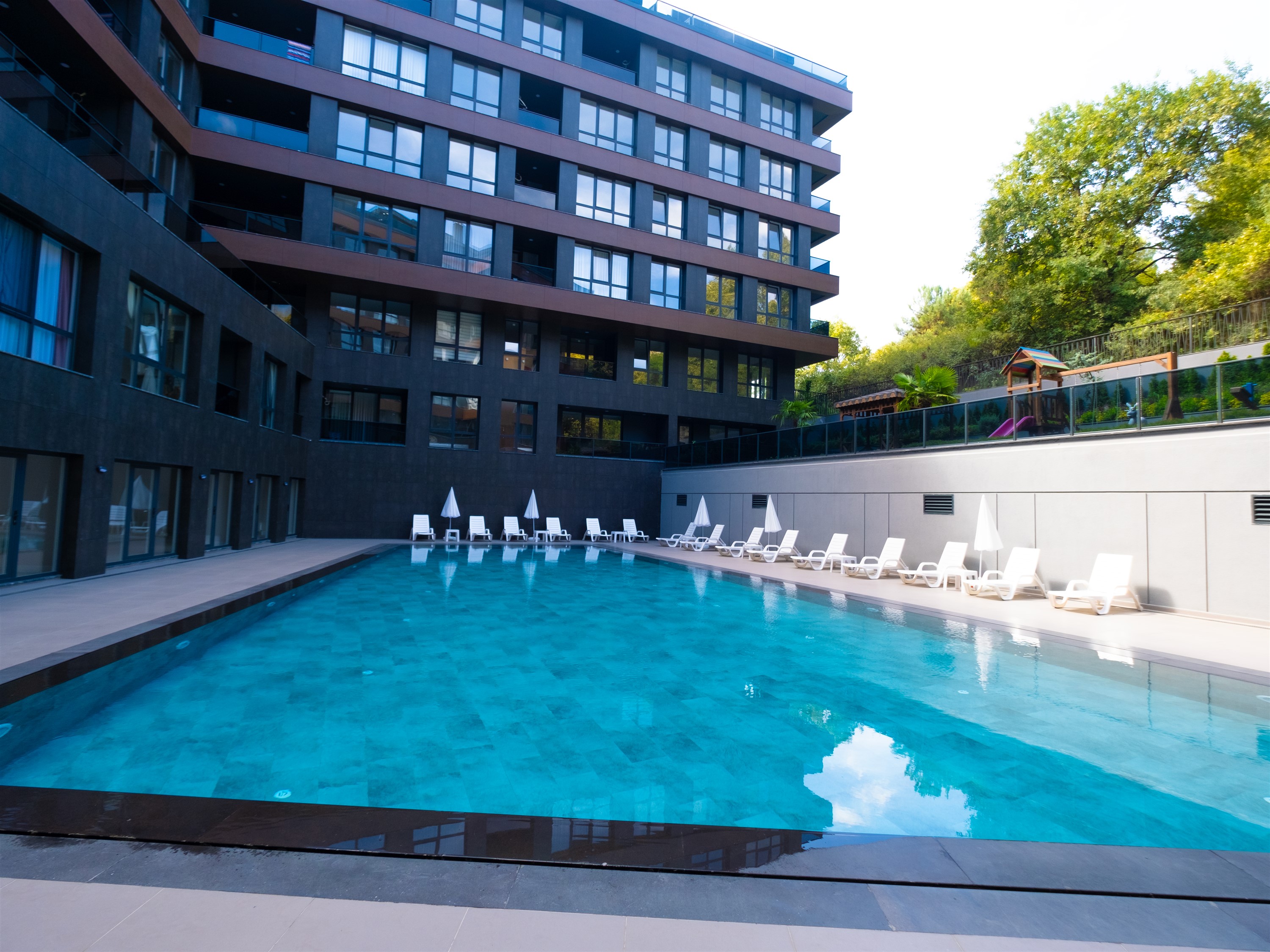 Newly Built Istanbul City Centre Apartments In Eyup - Large shared swimming pool