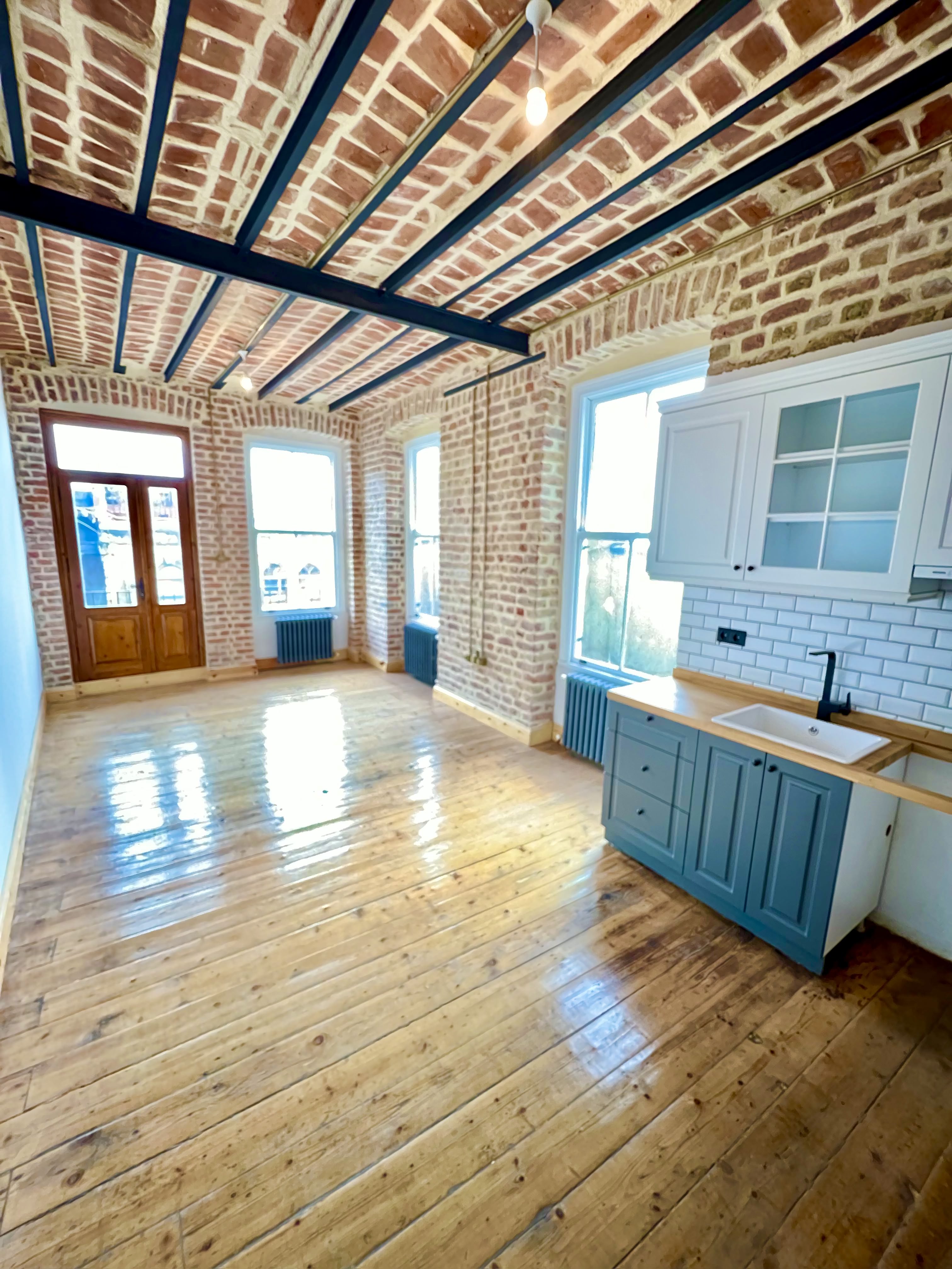 	 Istanbul Galata Tower Apartment For Sale - Completely Renovated Decor