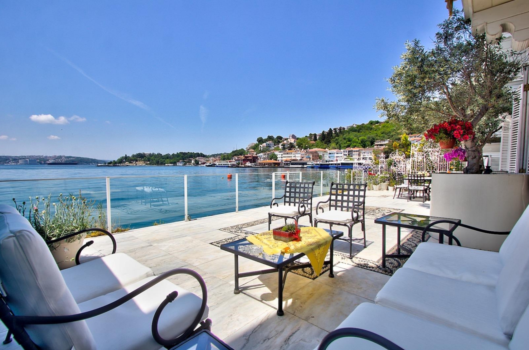 Seafront Beykoz Yali- Seafront Terrace