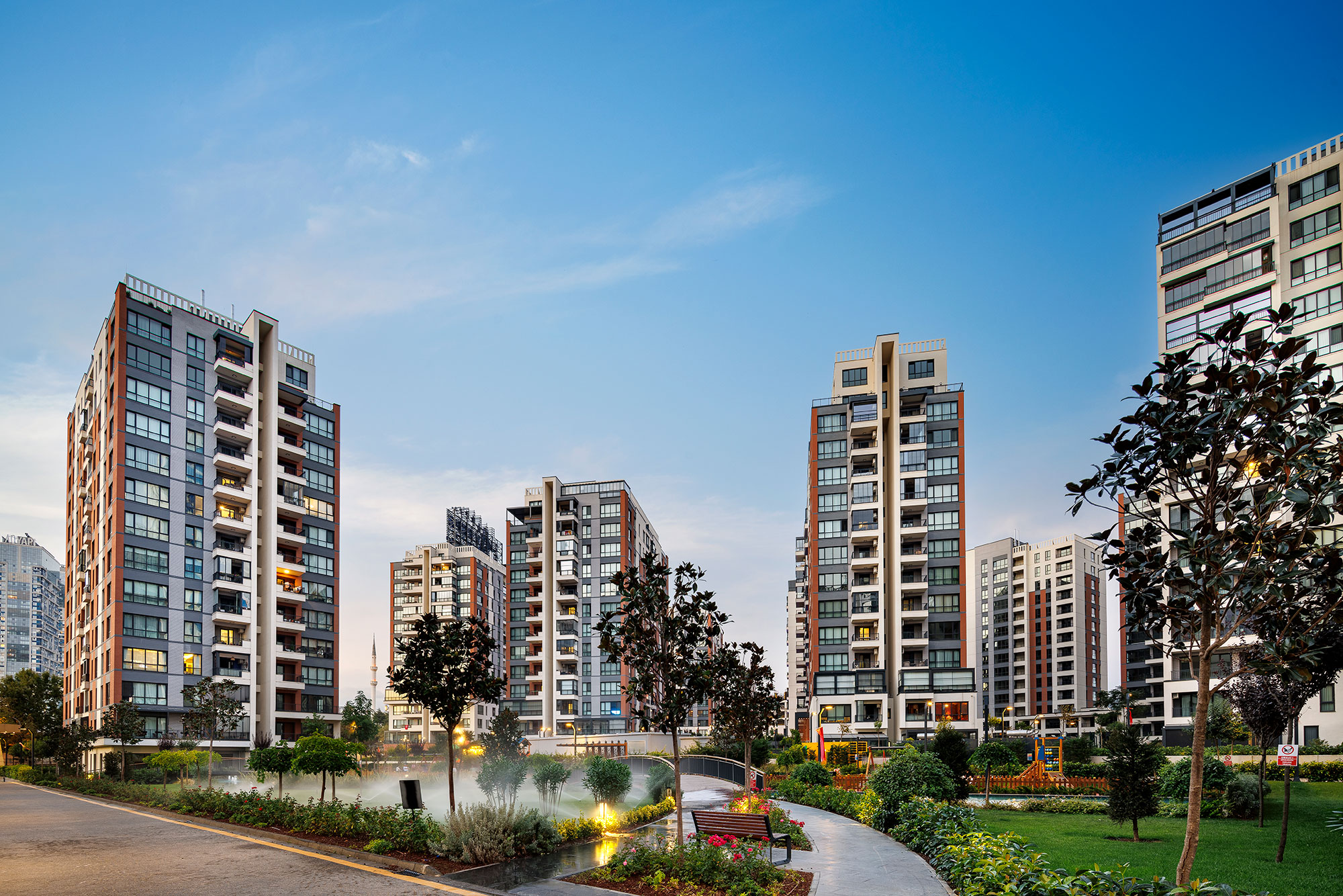 Kartal Apartments For Sale in Istanbul Asian Side - Huge communal exterior gardens