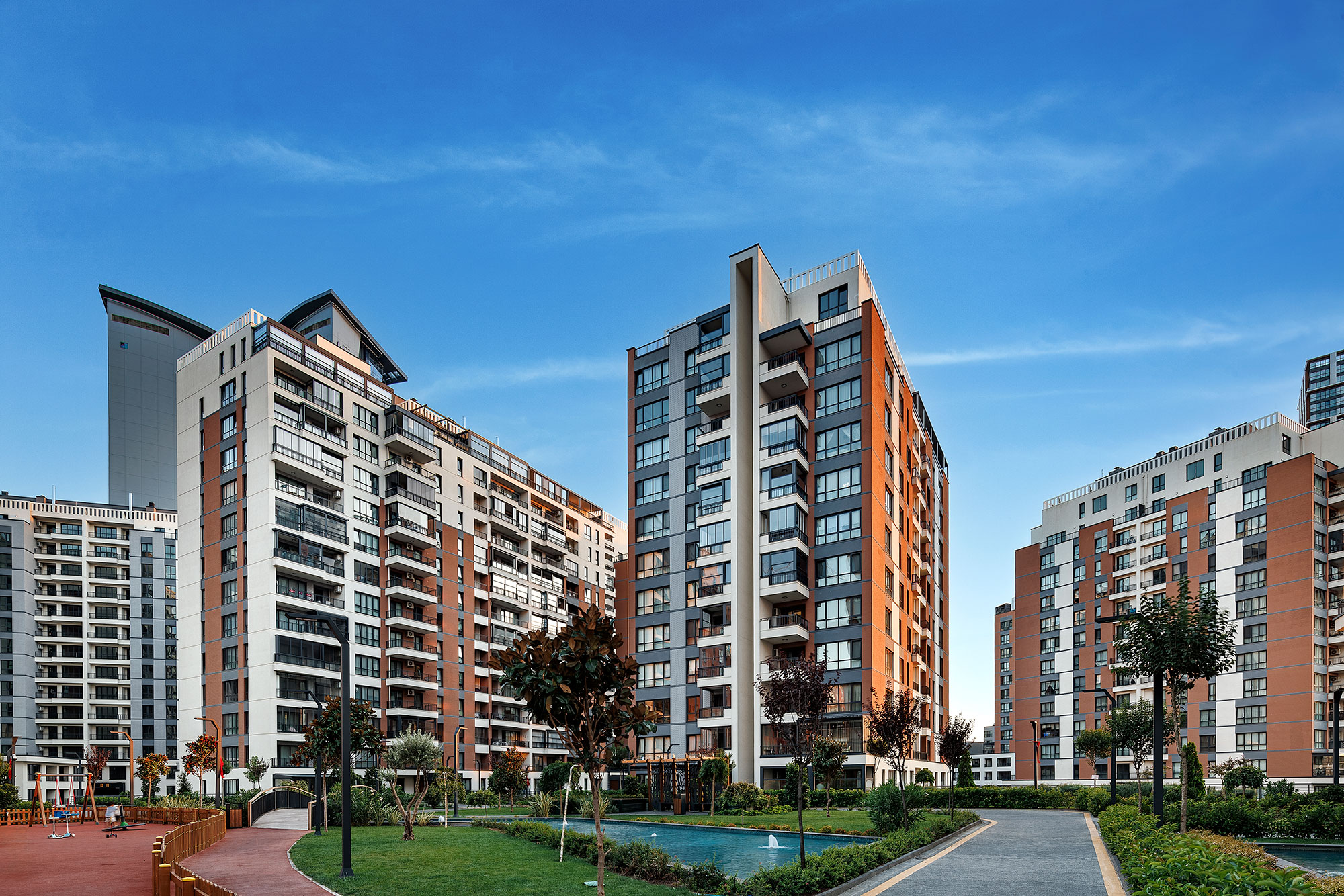 Kartal Apartments For Sale in Istanbul Asian Side - Social landscaped gardens