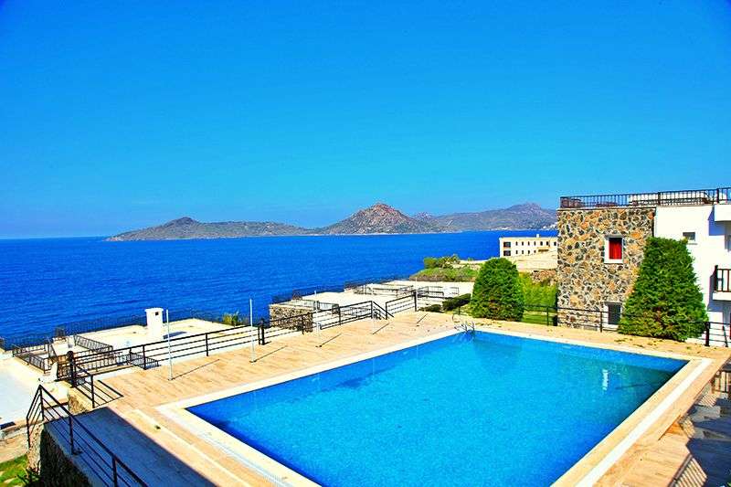 Front line Yalikavak beach property - Pool area