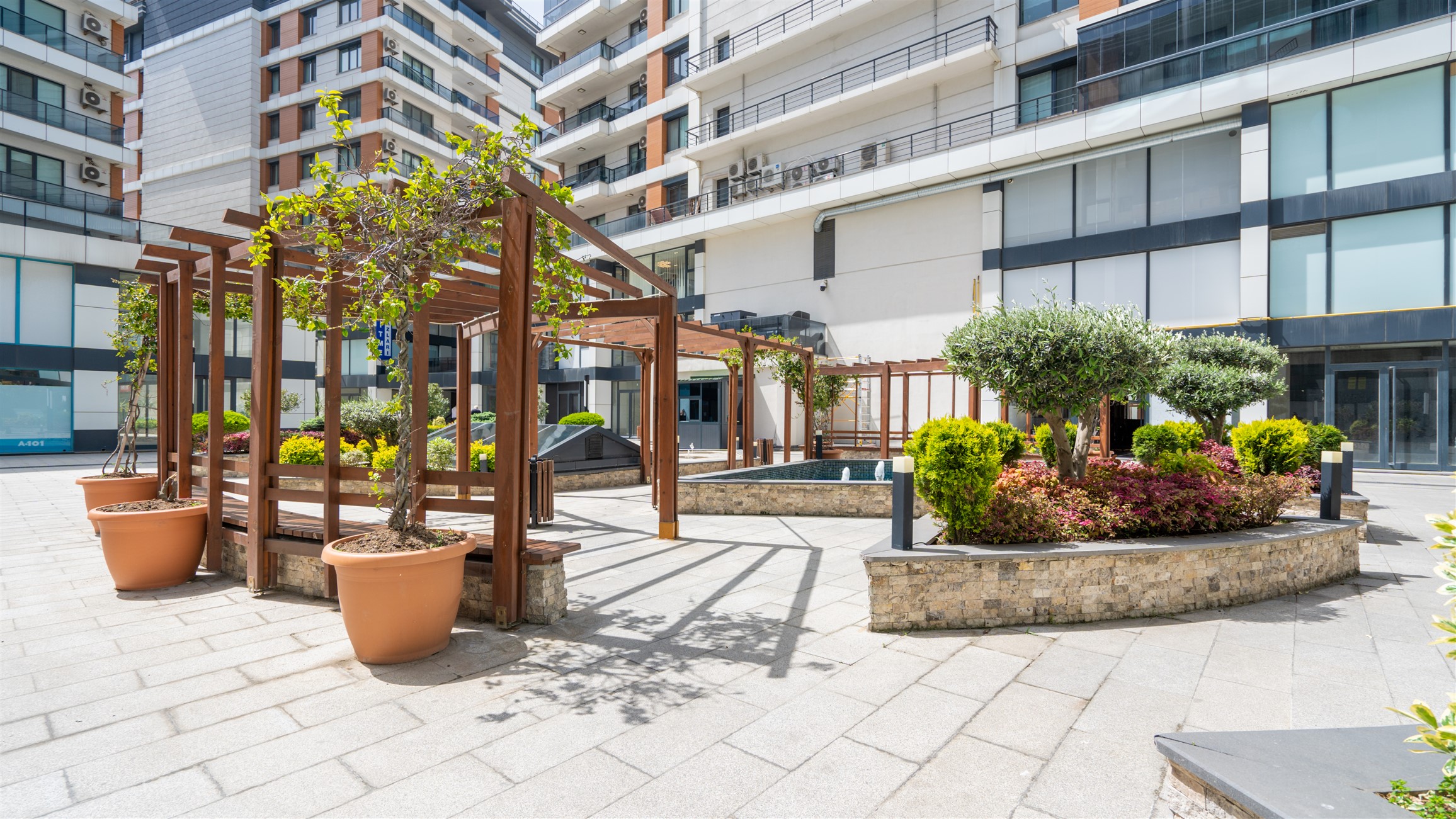 Newly Built Beylıkduzu Apartments - On-Site Shops