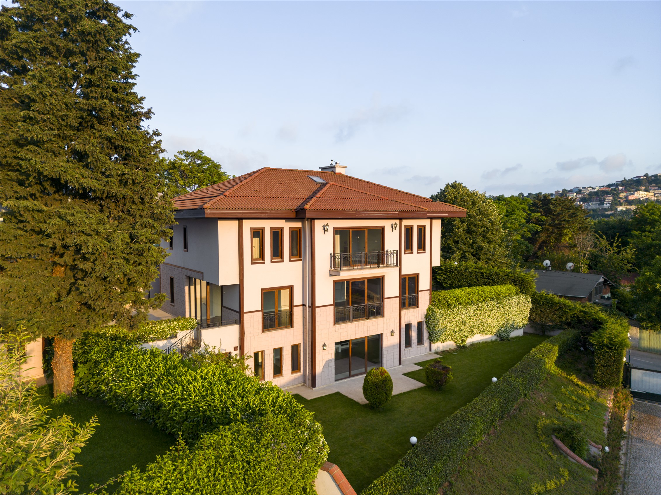 Desirable detached Villas In Istanbul For Sale - High View onto property