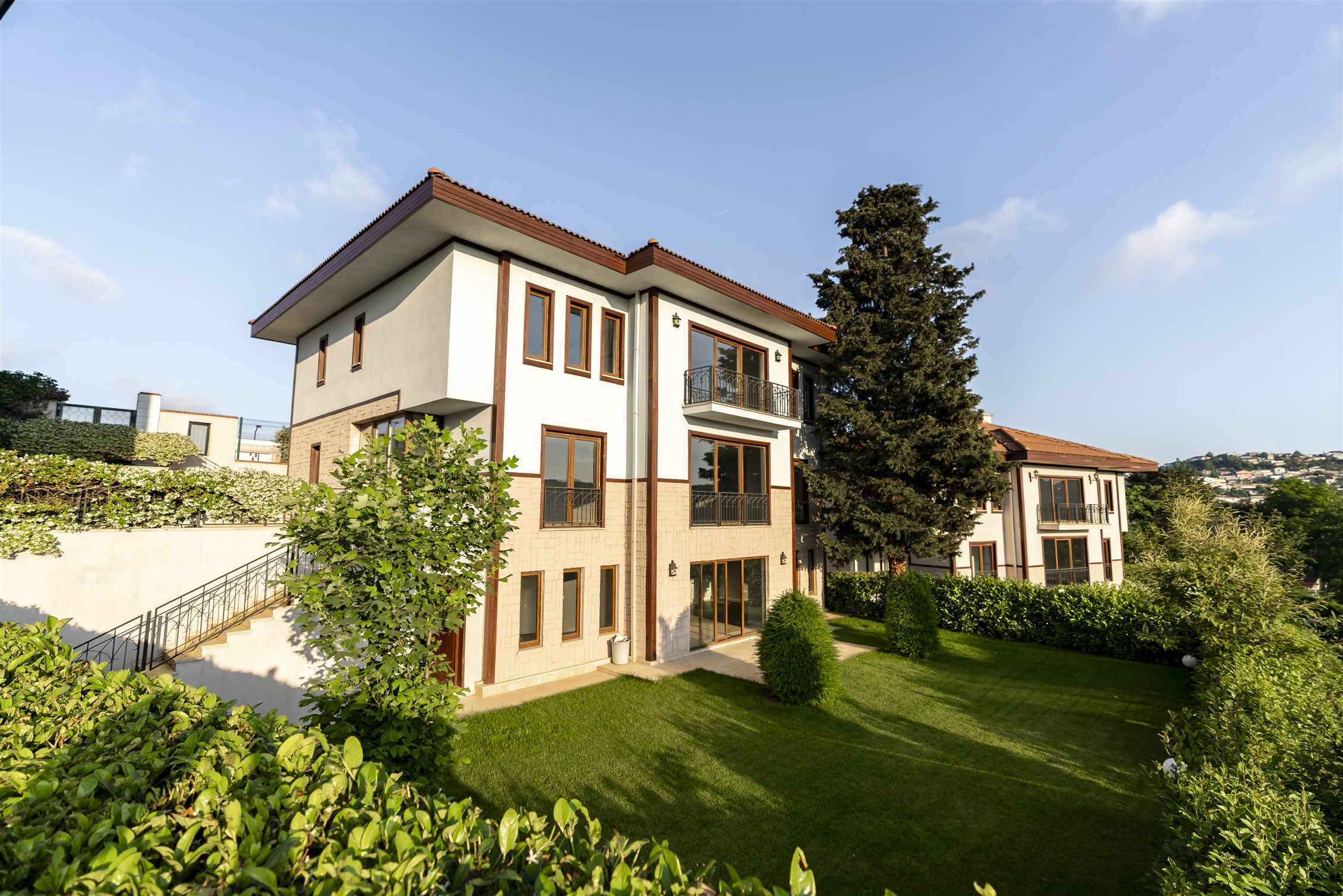Desirable detached Villas In Istanbul For Sale - Garden view