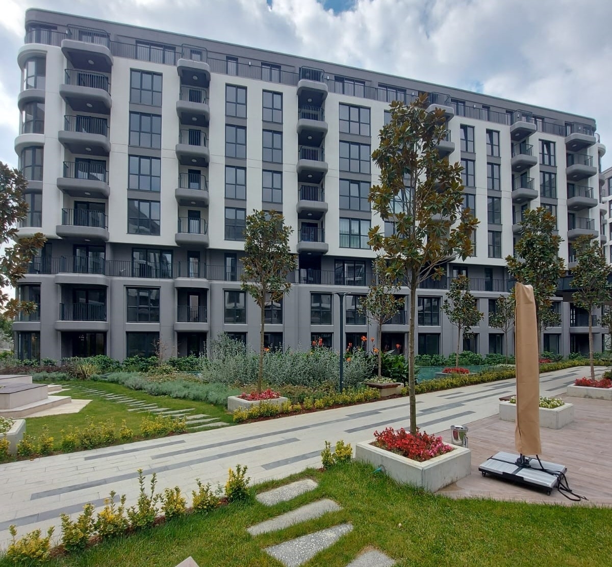 Newly Built Stylish Istanbul Property For Sale - Landscaped exterior space