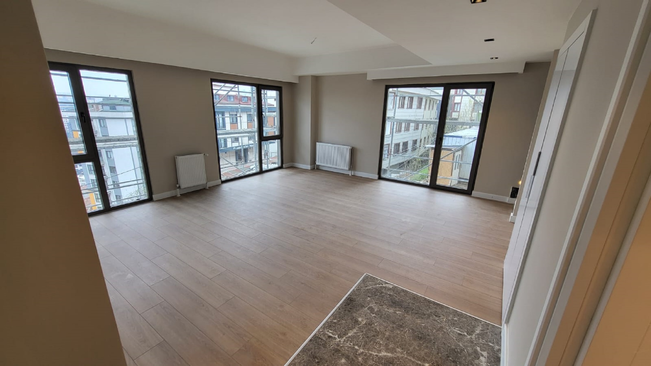 Stylish Istanbul Apartments For Sale In Eyup - Spacious living room