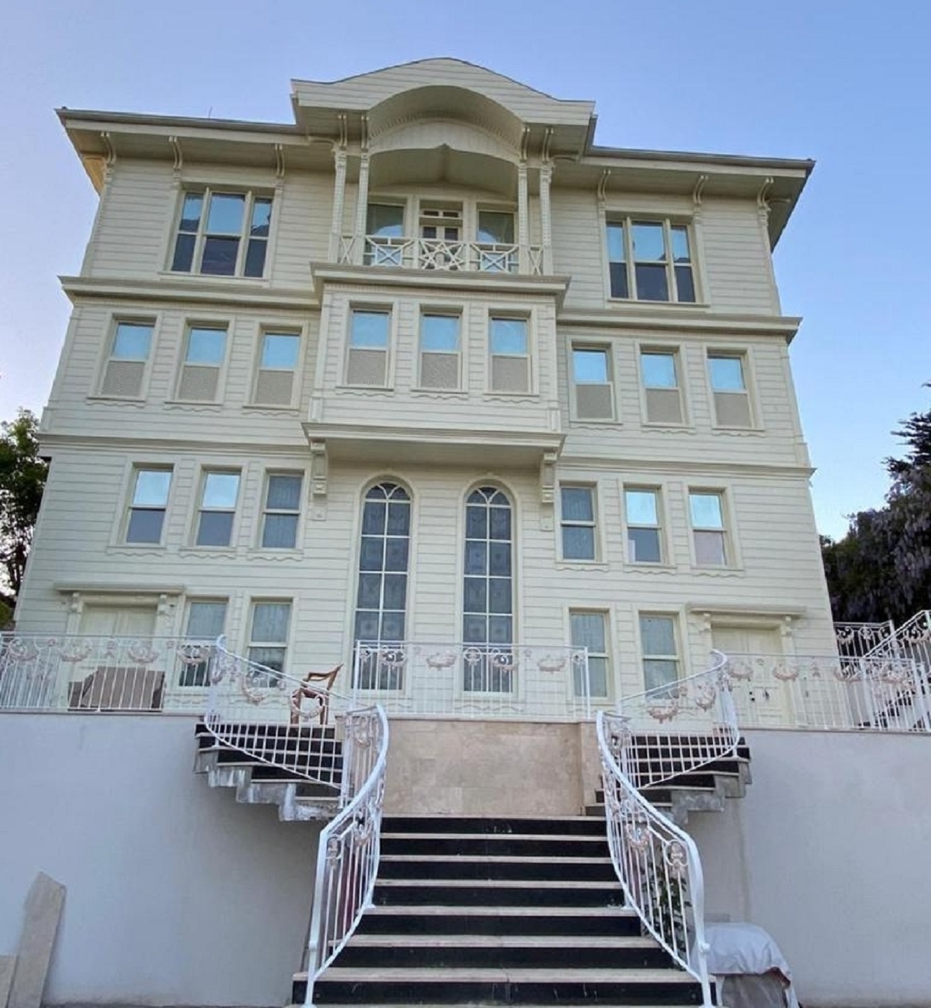 Prestigious 19th Century Istanbul Mansion For Sale - View of mansion
