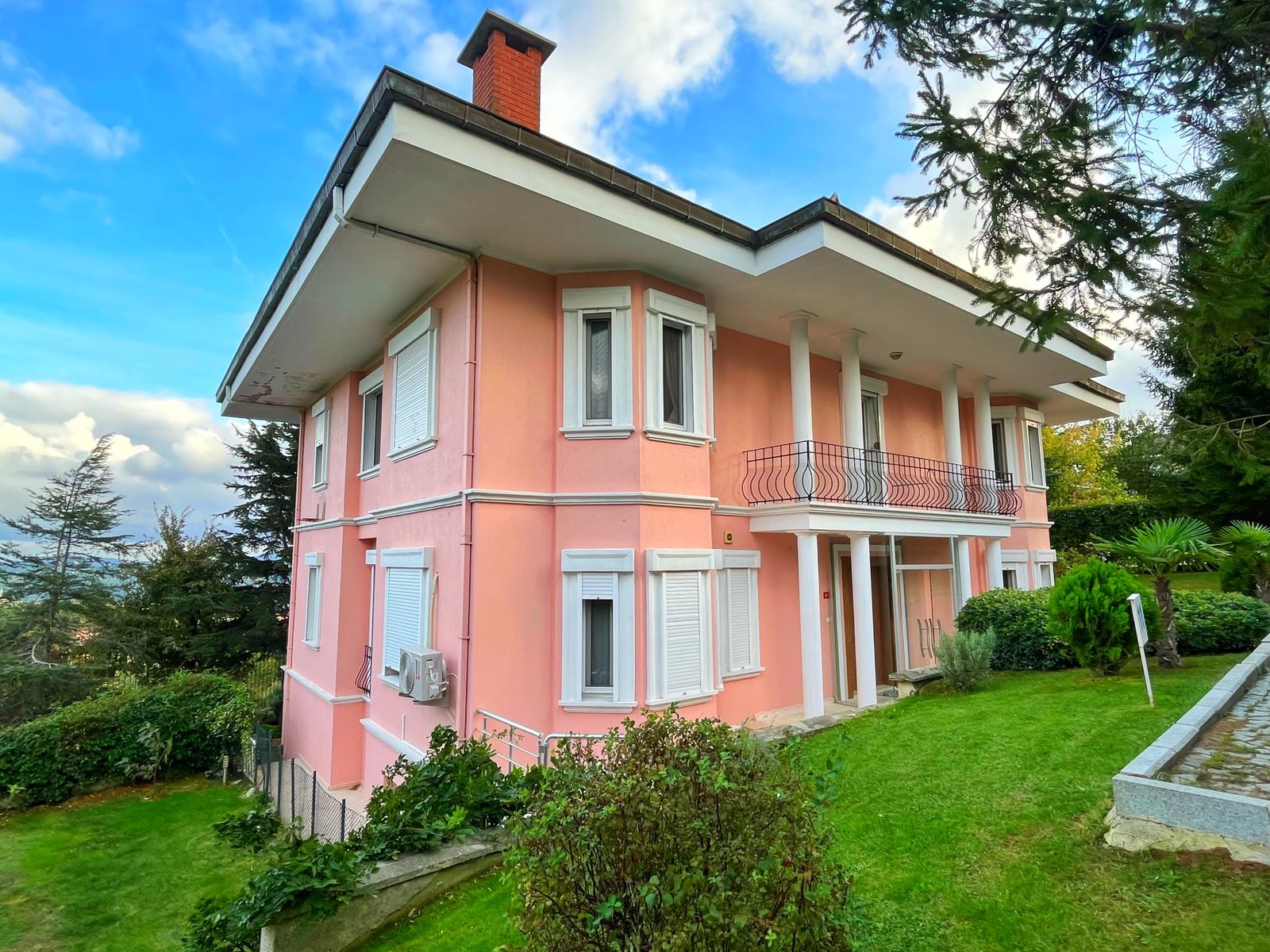 Exquisite Istanbul Property For Sale With Bosphorus Views - Side view of mansion and gardens