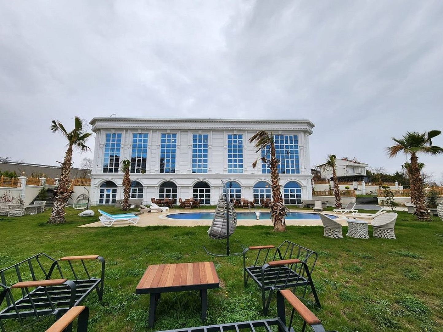 Prestigious Istanbul Property For Sale - Huge mansion with vast landscaped gardens
