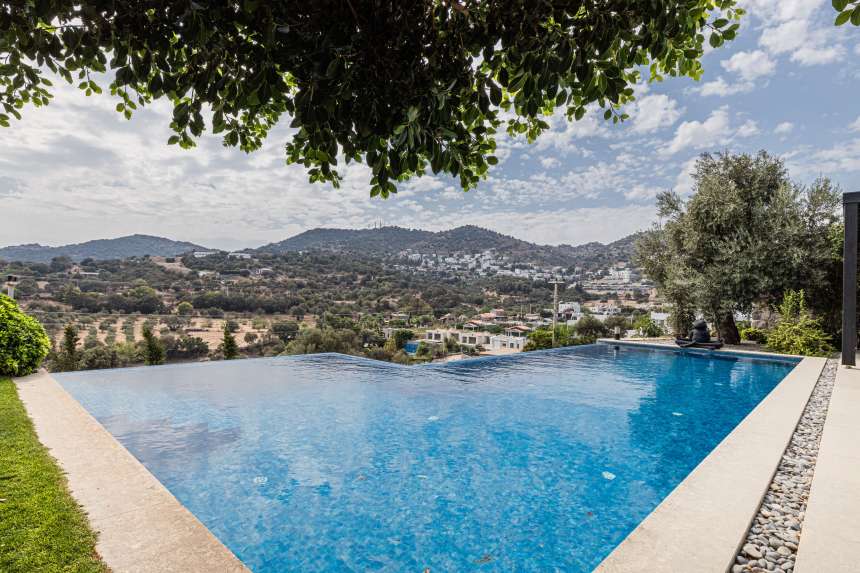 A meticulous Single-Storey Yalikavak Property For Sale - Private infinity swimming pool