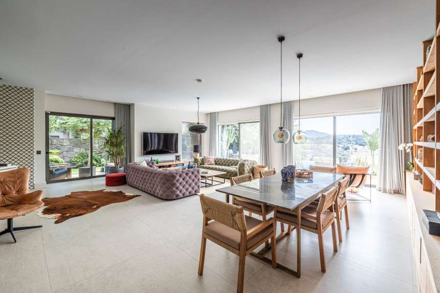 A meticulous Single-Storey Yalikavak Property For Sale - Spacious living room