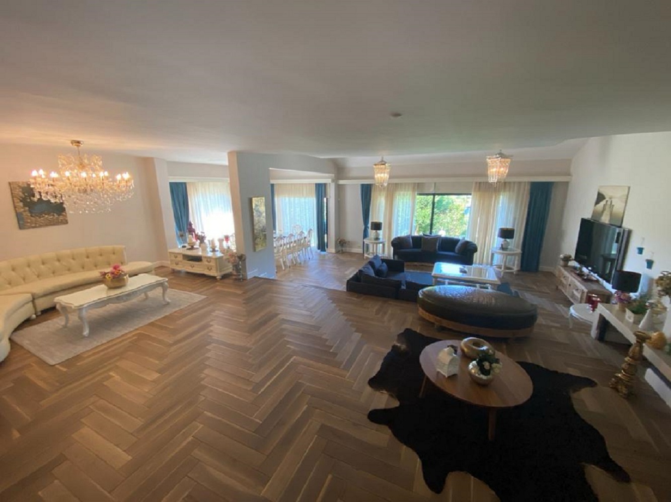 Luxury 5-bedroom Istanbul Villa For Sale - Vast open living space