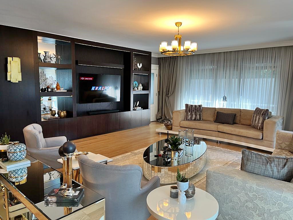 Elite Renovated Villa For Sale In Istanbul - Vast lounge/ living room