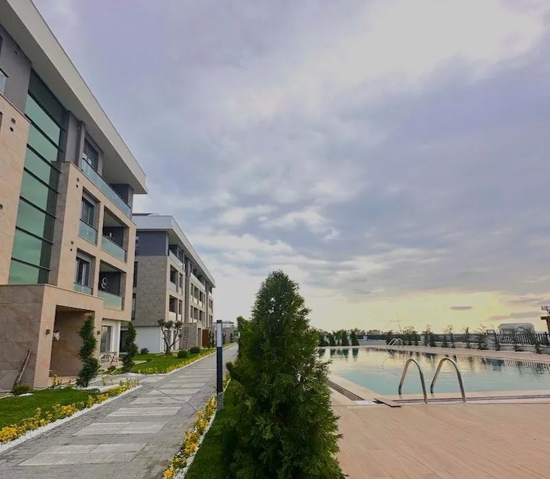 Smart Home Istanbul Property For Sale - Communal swimming pool and terraces