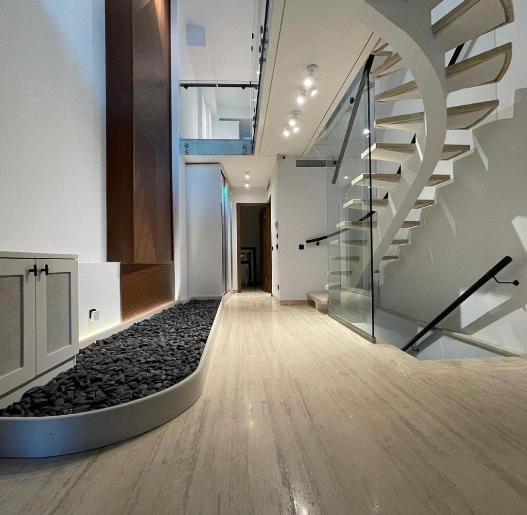 Trendy Renovated House On The Bosphorus For Sale In Istanbul - Main entrance hallway with feature staircase