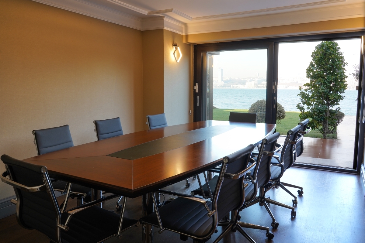 Dramatic 14 Bedroom Property For Sale In Istanbul Asian - Rooms ideal for meetings and boasting panoramic Bosphorus views