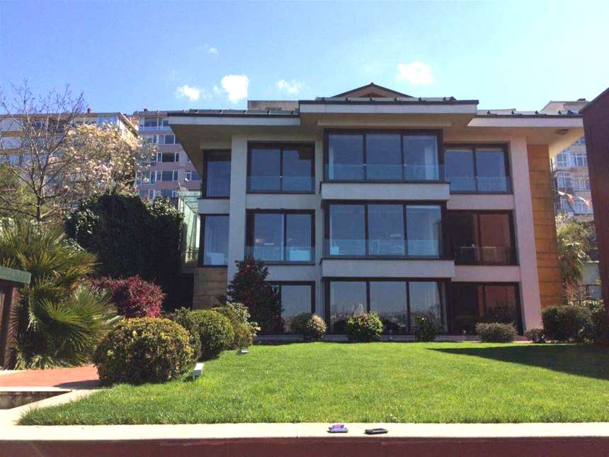 Dramatic 14 Bedroom Property For Sale In Istanbul Asian - Main view of the mansion