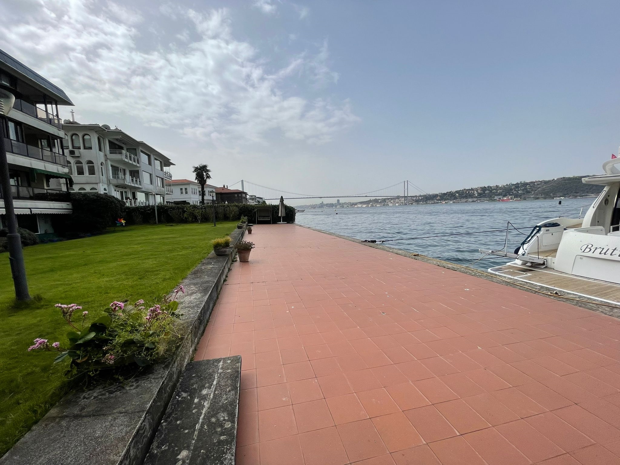 Idyllic Duplex Property For Sale In Istanbul Asian - Apartment with private pier on the Bosphorus