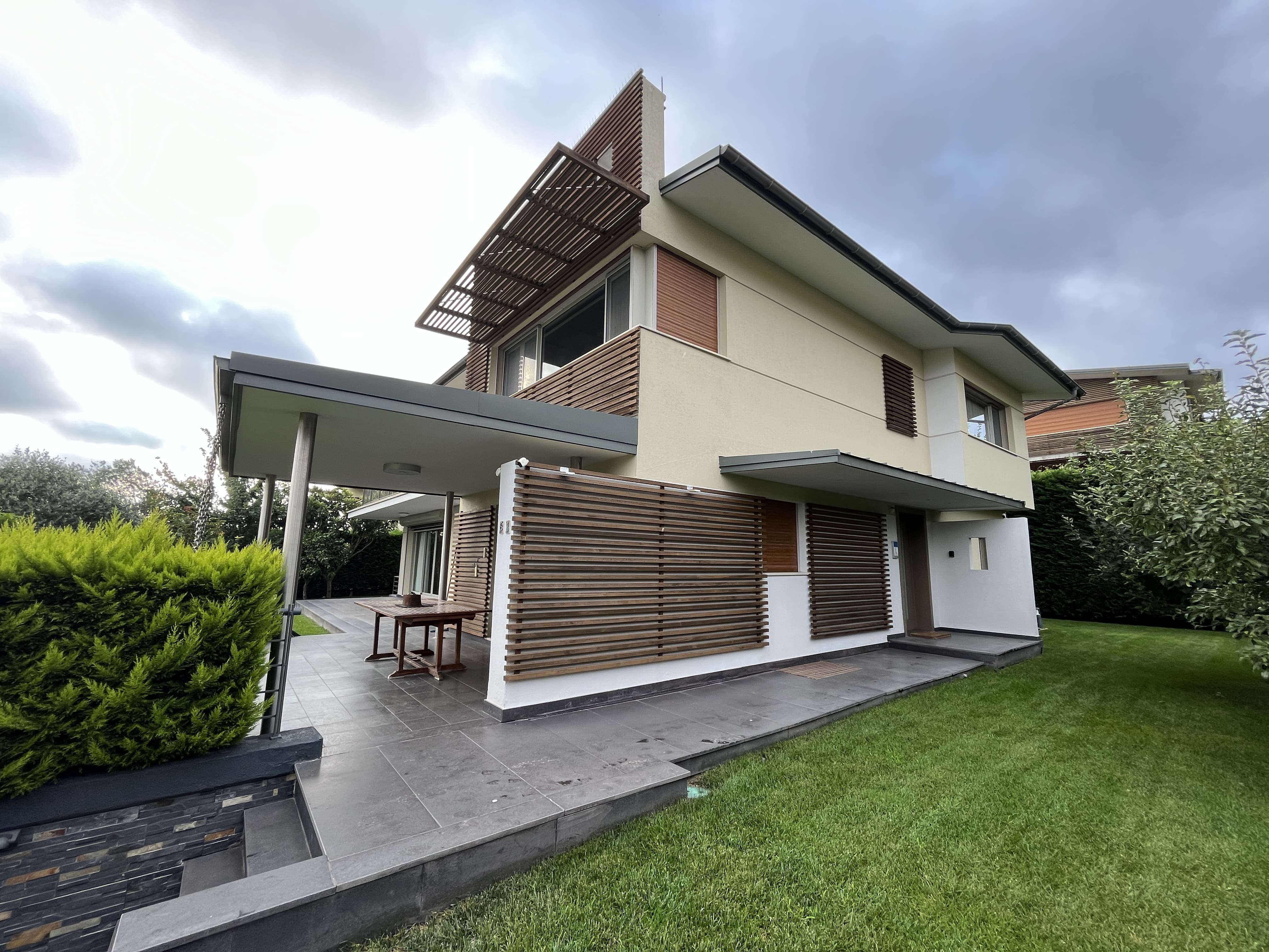 Expansive Istanbul Triplex Villa For Sale - Side view of the villa