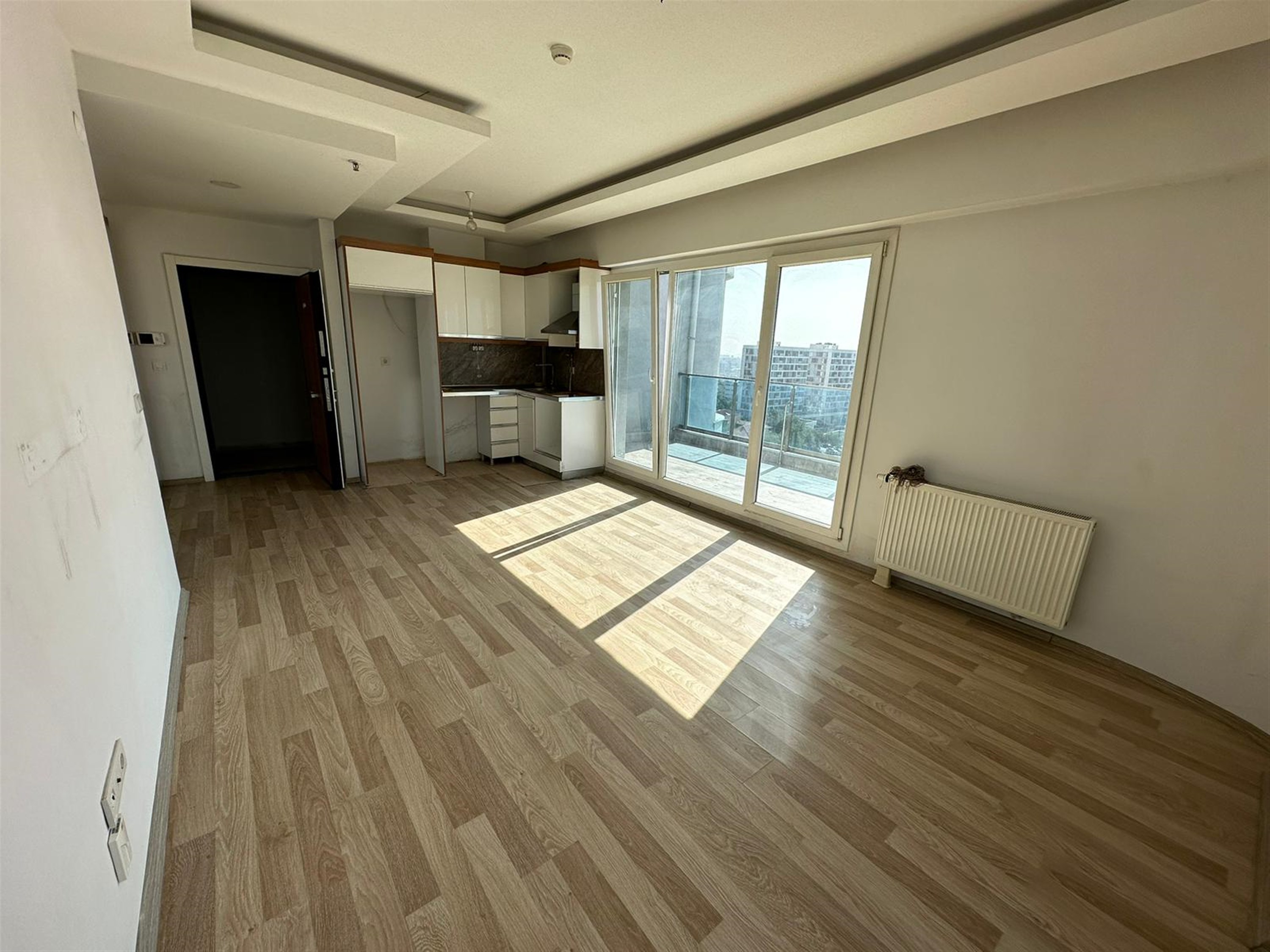Spacious Istanbul Apartment For Sale - Open-plan living space and fully fitted kitchen