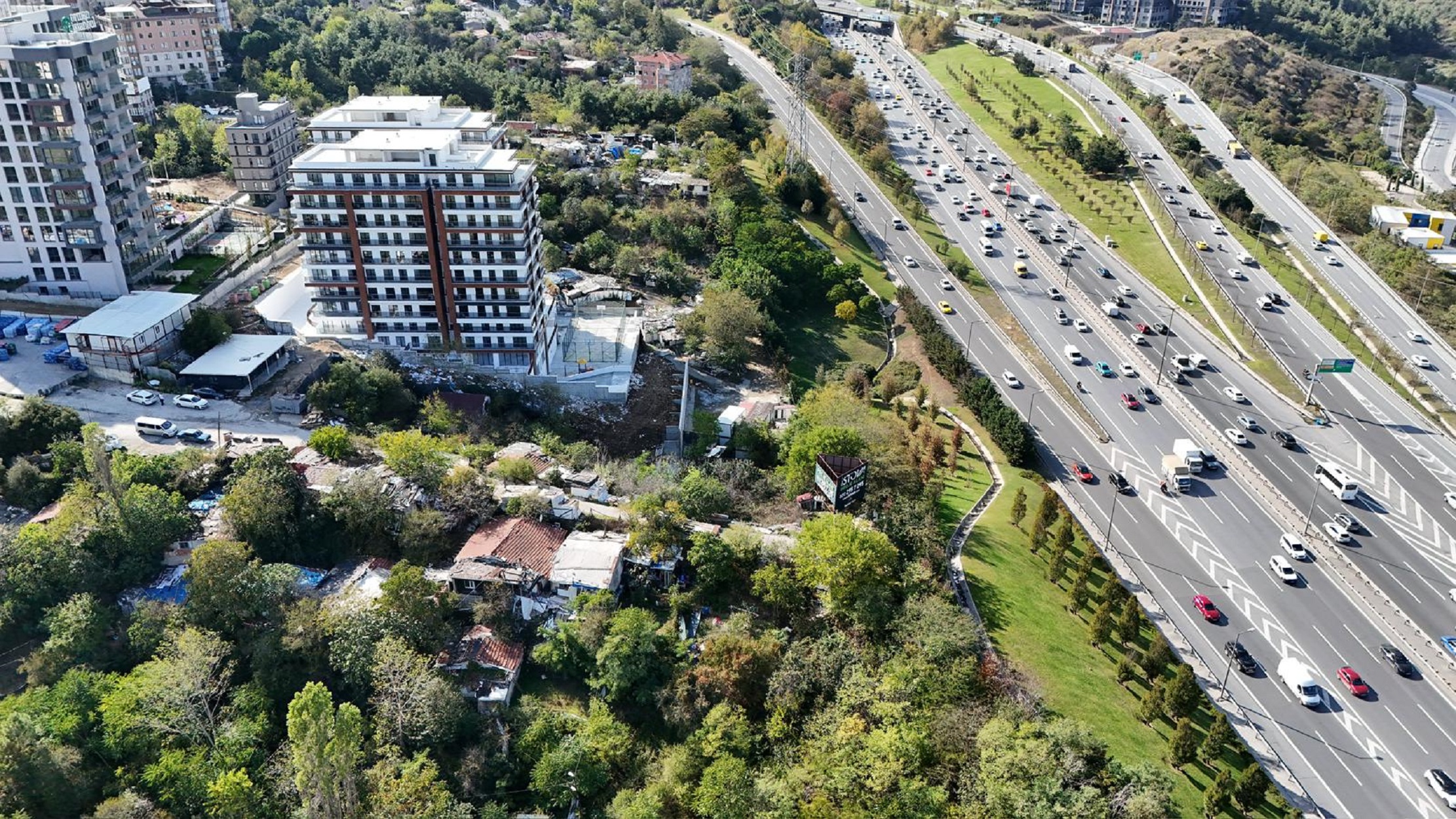 Trendy Istanbul Off-Plan Apartments in Kagithane For Sale - Complex with green surroundings