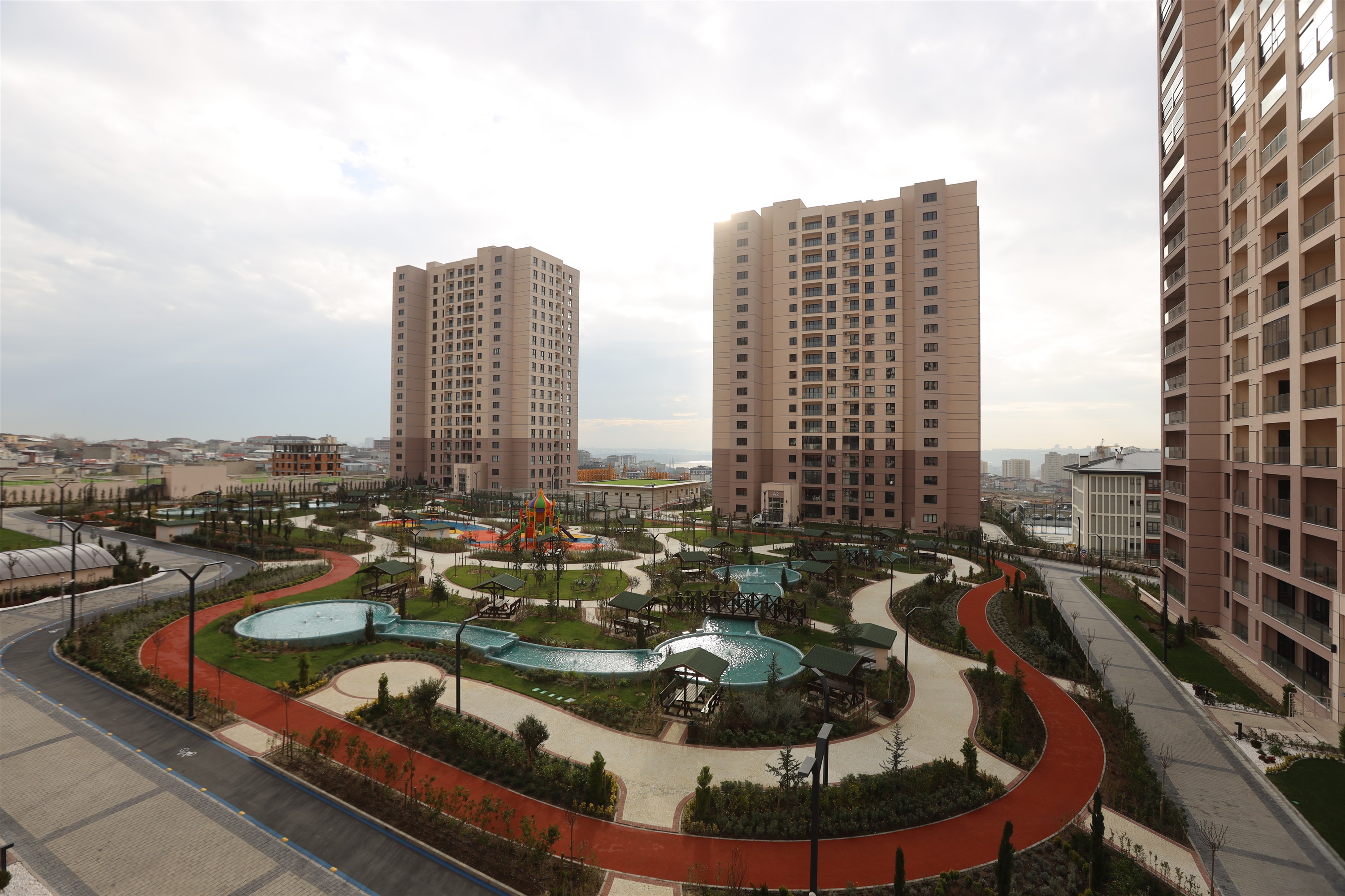 Istanbul Property For Sale With Lake Views In Bahcesehir - Social outdoor areas