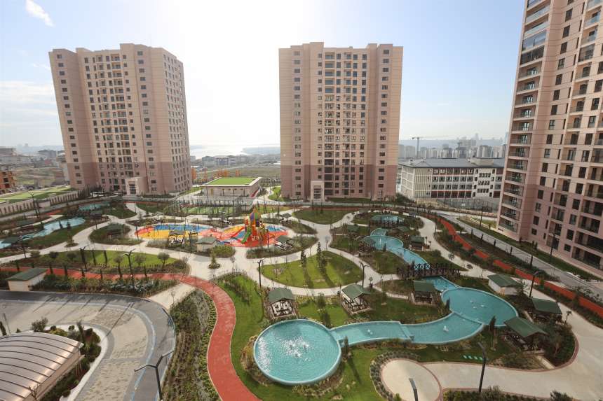 Istanbul Property For Sale With Lake Views In Bahcesehir - Modern, luxury complex