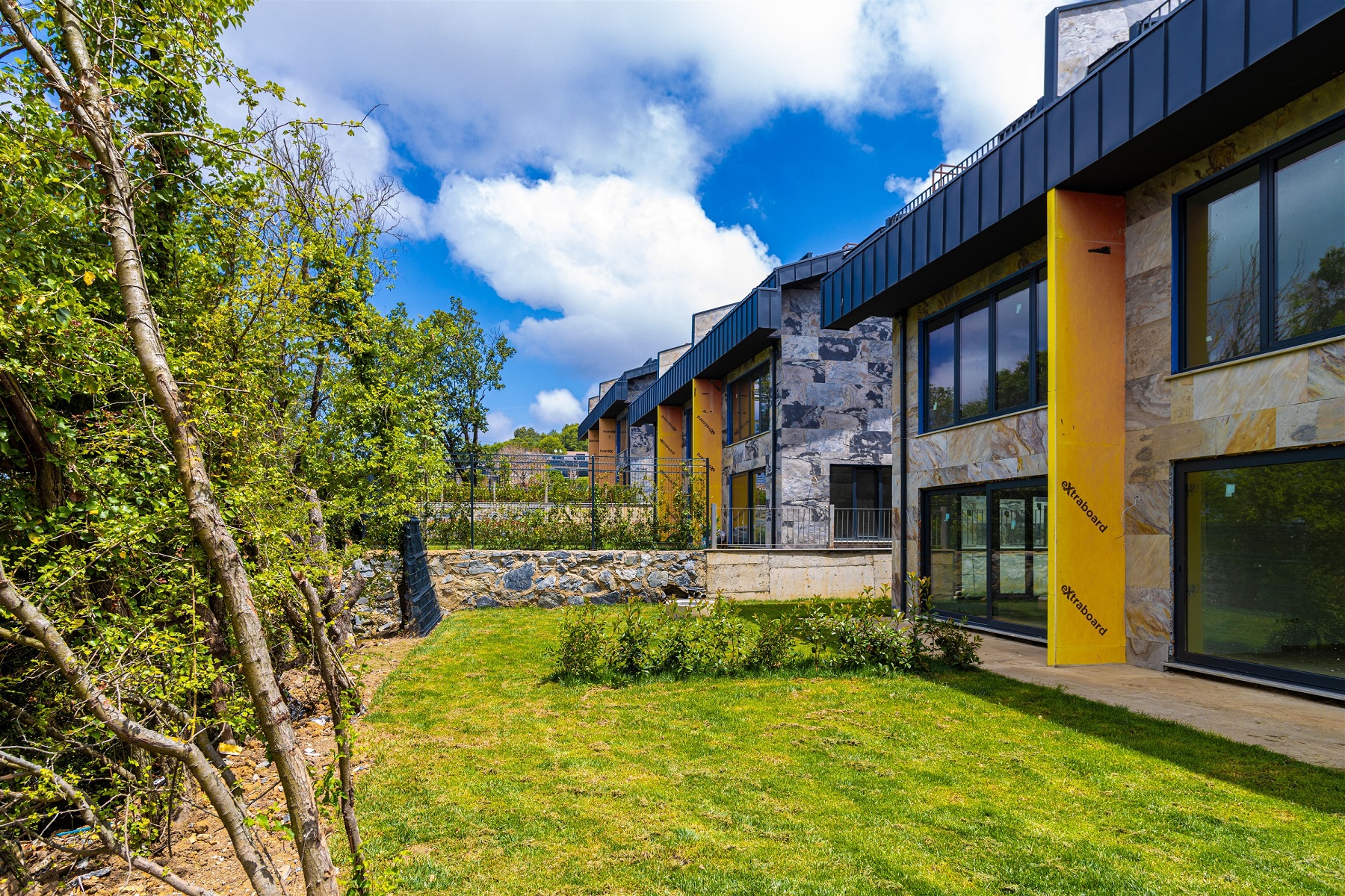 Prestigious Smart Home Villas In Istanbul For Sale - Large private garden