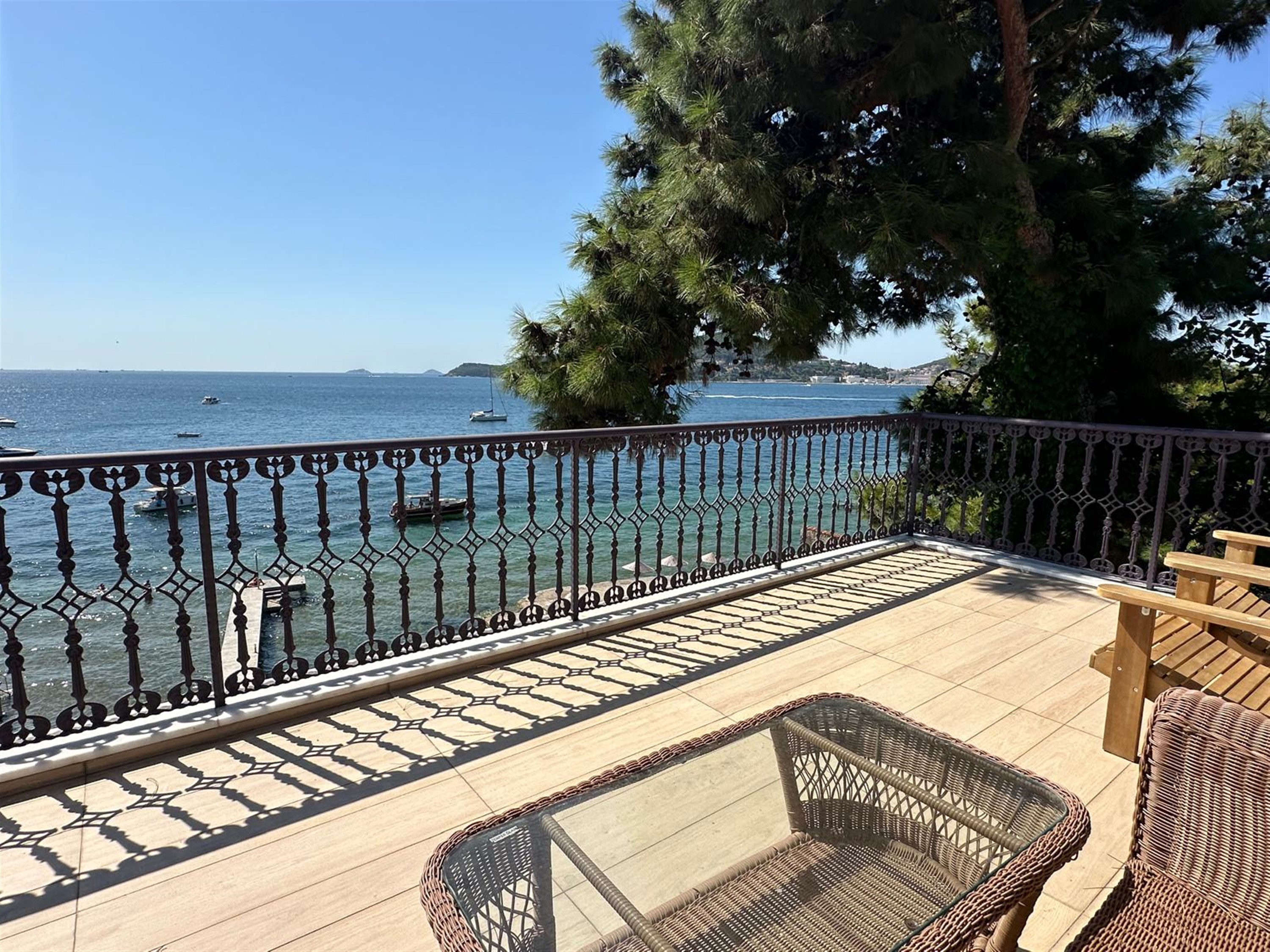 Spectacular Smart-Home Property For Sale In Buyukada, Istanbul - Property on the waters edge