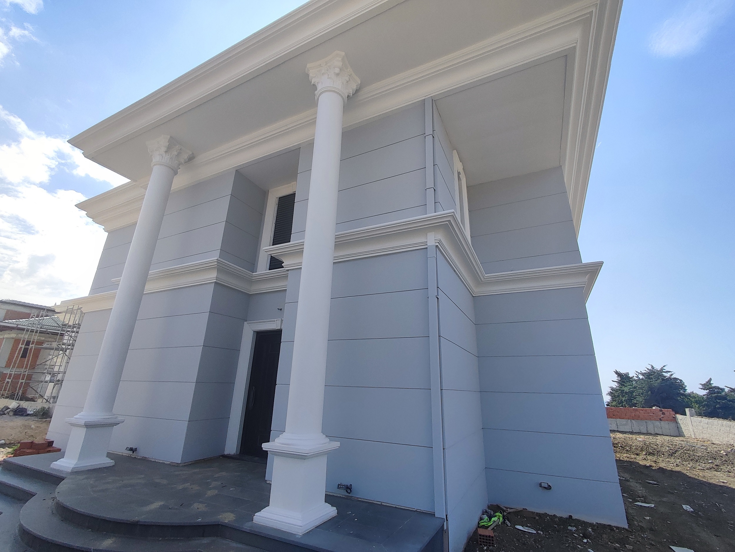 Sea View Istanbul Villas in Buyukcekmece For Sale - A triplex six bedroom villa with private pool