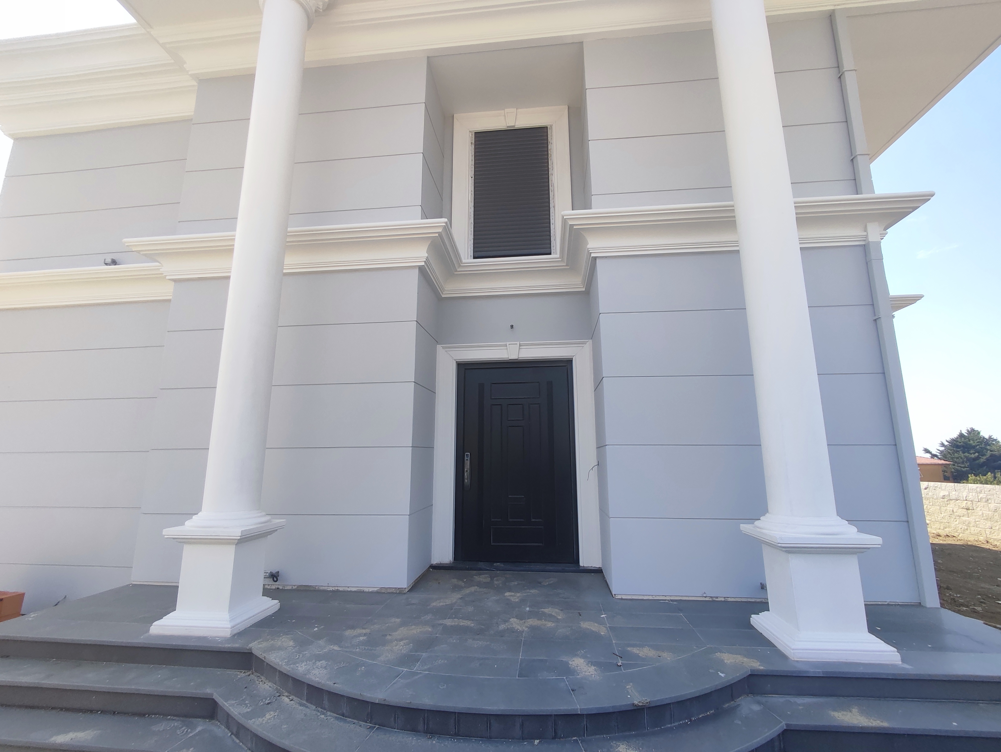 Sea View Istanbul Villas in Buyukcekmece For Sale - Villa's grand entrance