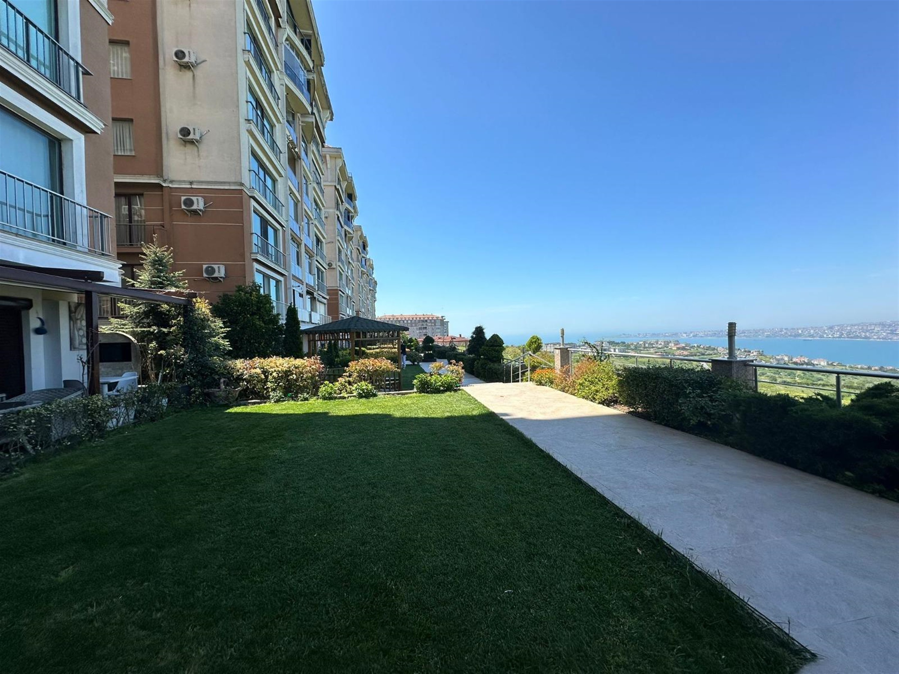 A Primely Located Istanbul Property For Sale – Close to the sea with social gardens