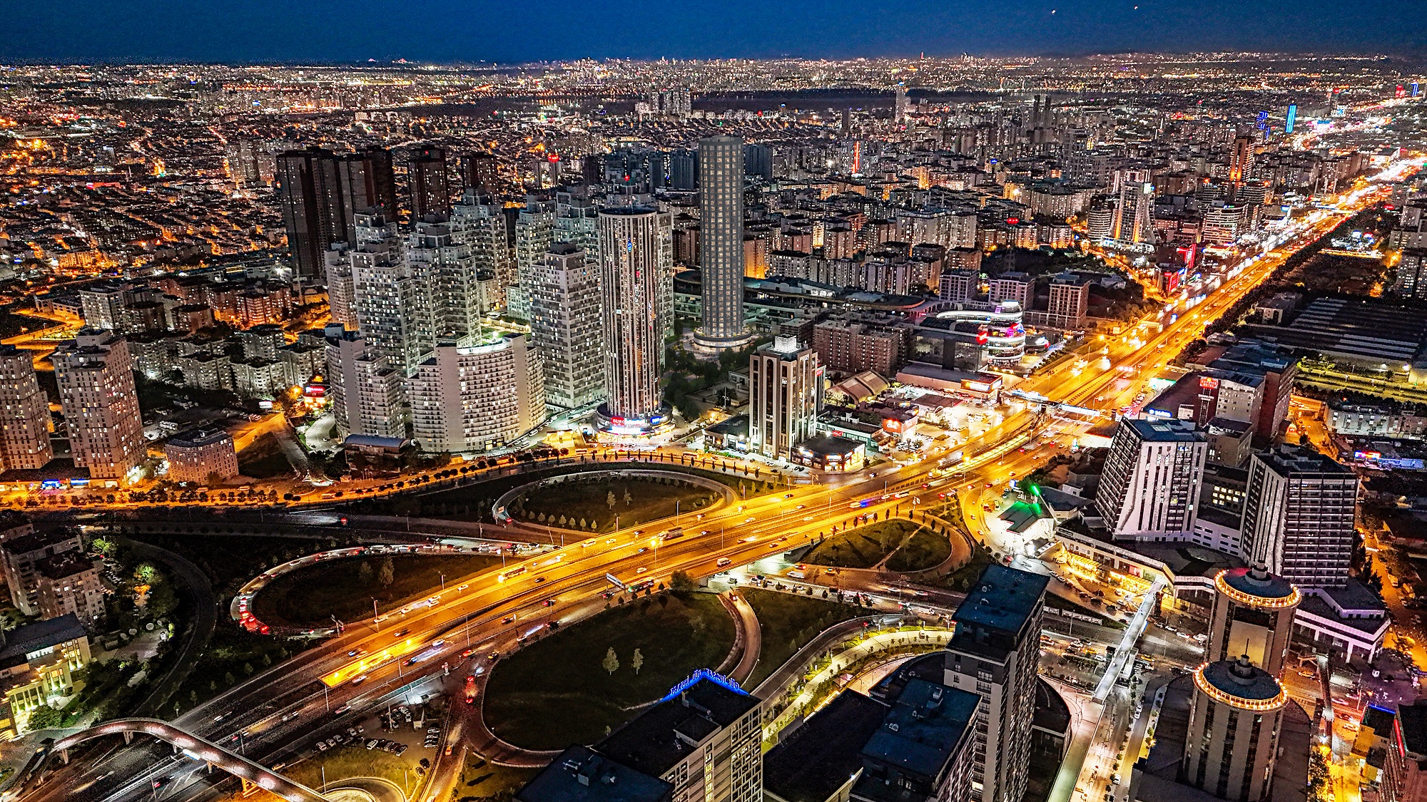 Istanbul Offices & Commercial Units For Sale With Sea And Lake Views - Situated in a prime location