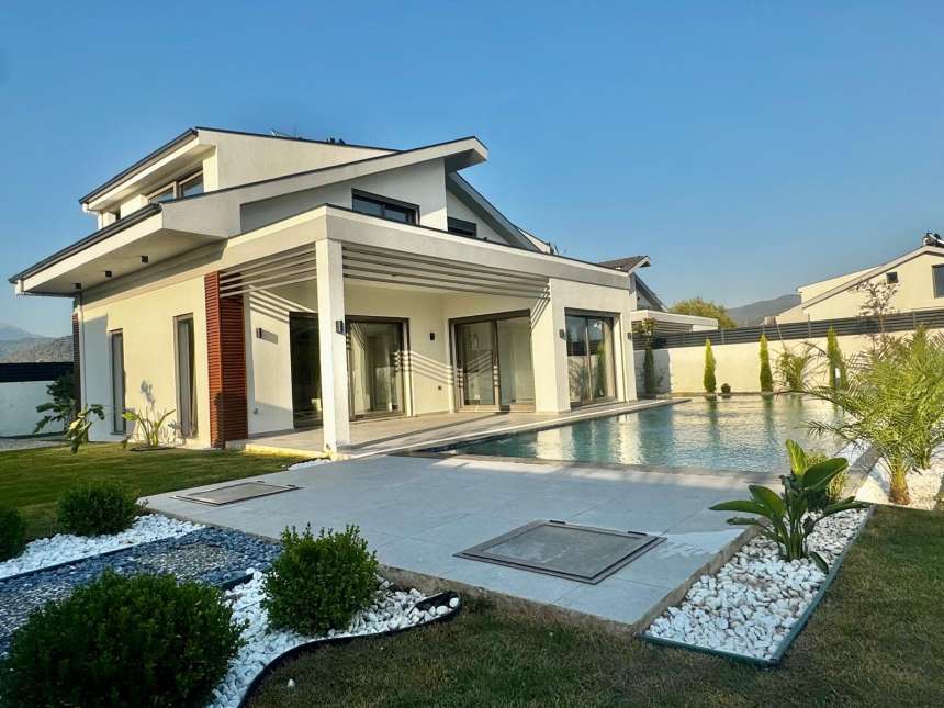 Deluxe Fethiye Property For Sale - Landscaped garden